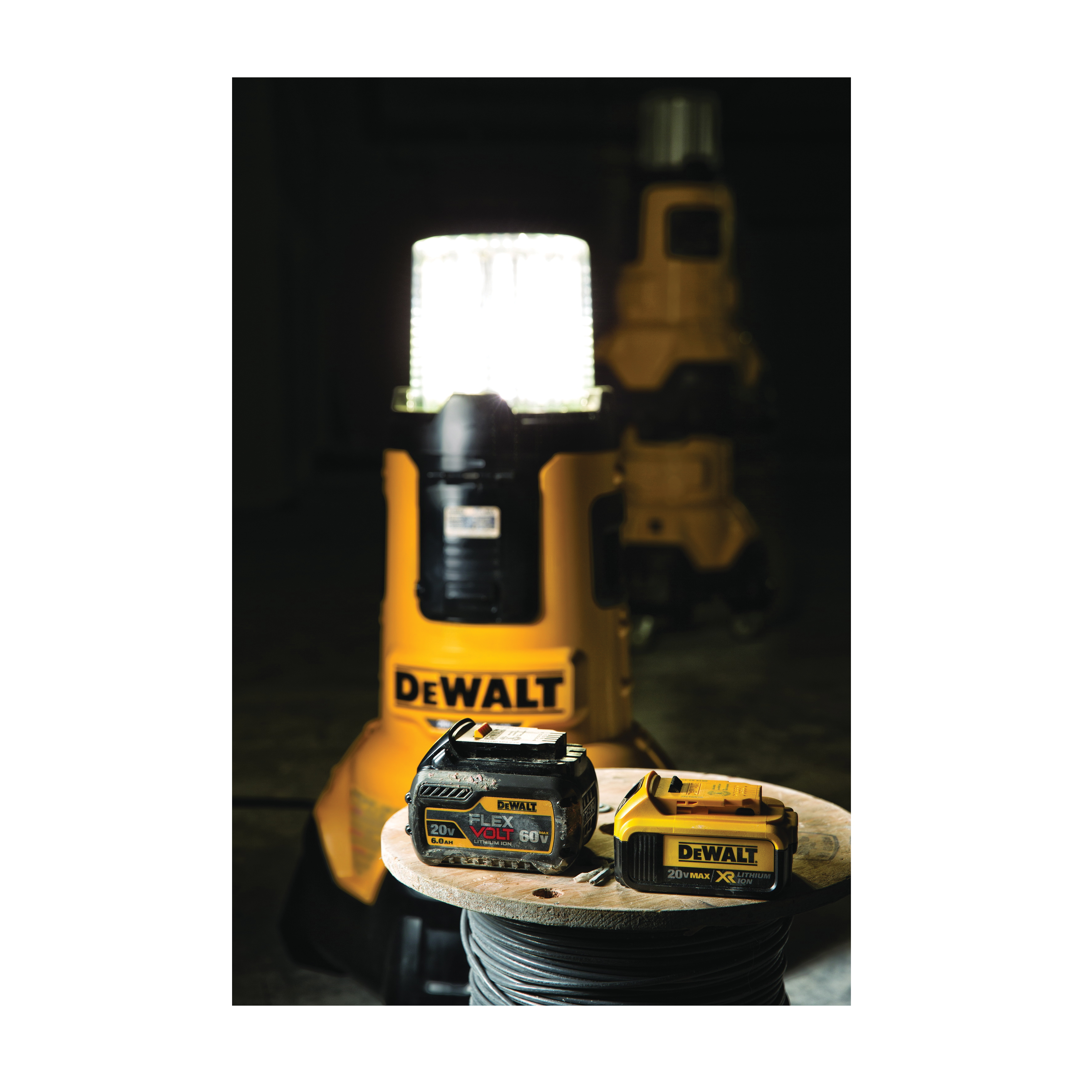 DeWALT 20V MAX* MATRIX DCL070 Corded/Cordless LED Area Light, LED Lamp, 20 VDC, Tool Only